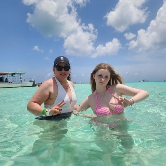 Meet your Posher, Sonia - Picture 1 of 1